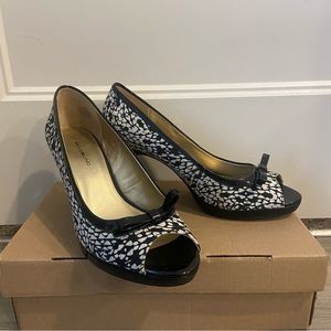 Women’s Bandolino peep toe pump
